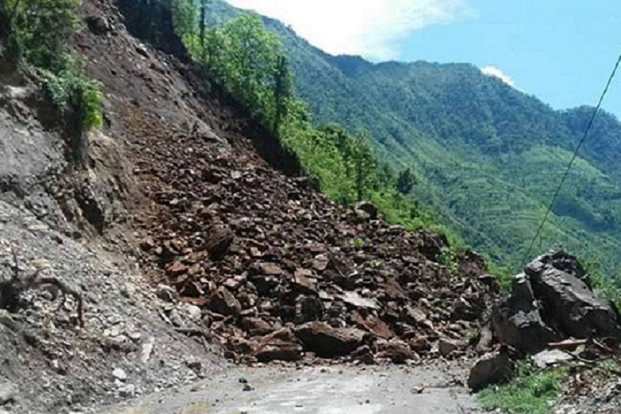 1529987812_Naragadhmuglinroadlandslide