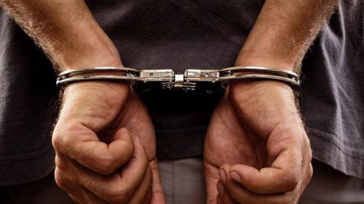 arrested-rep-1-0-0-0