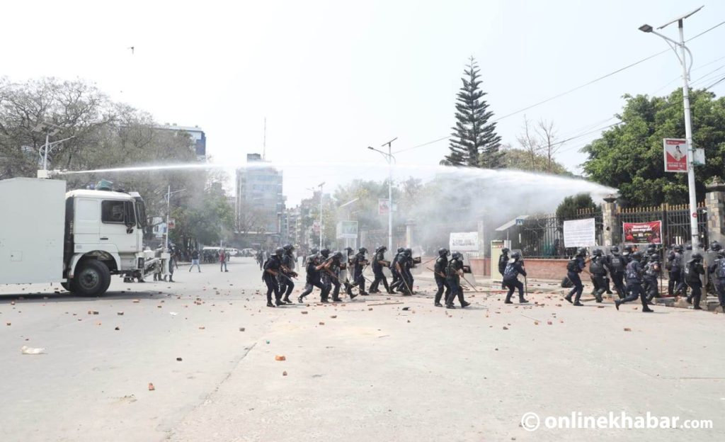 meter-byaj-vs-police-at-Ratnapark-1024x624
