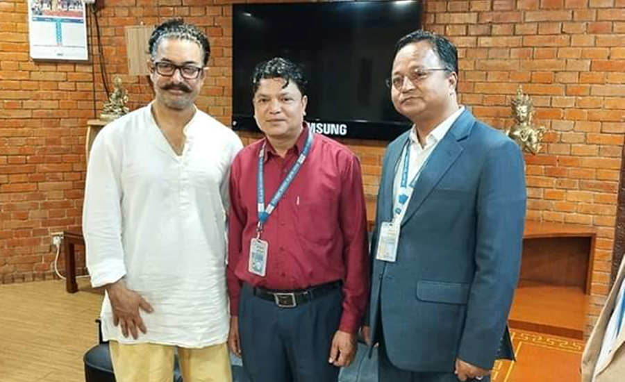 Aamir-Khan-in-Airport