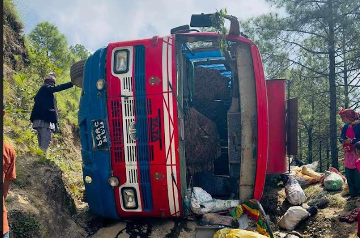 bus-accident-salyan