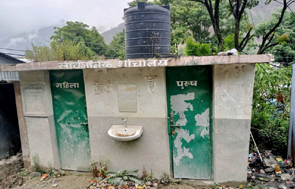 toilet_1vArmpLE7D