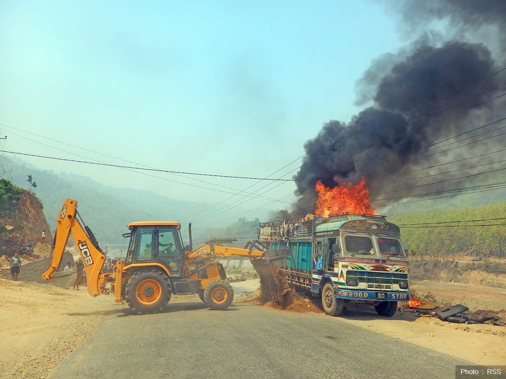Fire-on-Truck-at-Dhading-1024x768