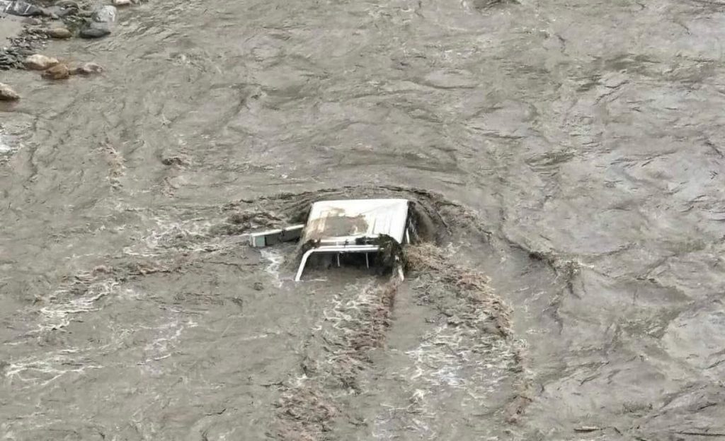 Jeep-flood-1024x624